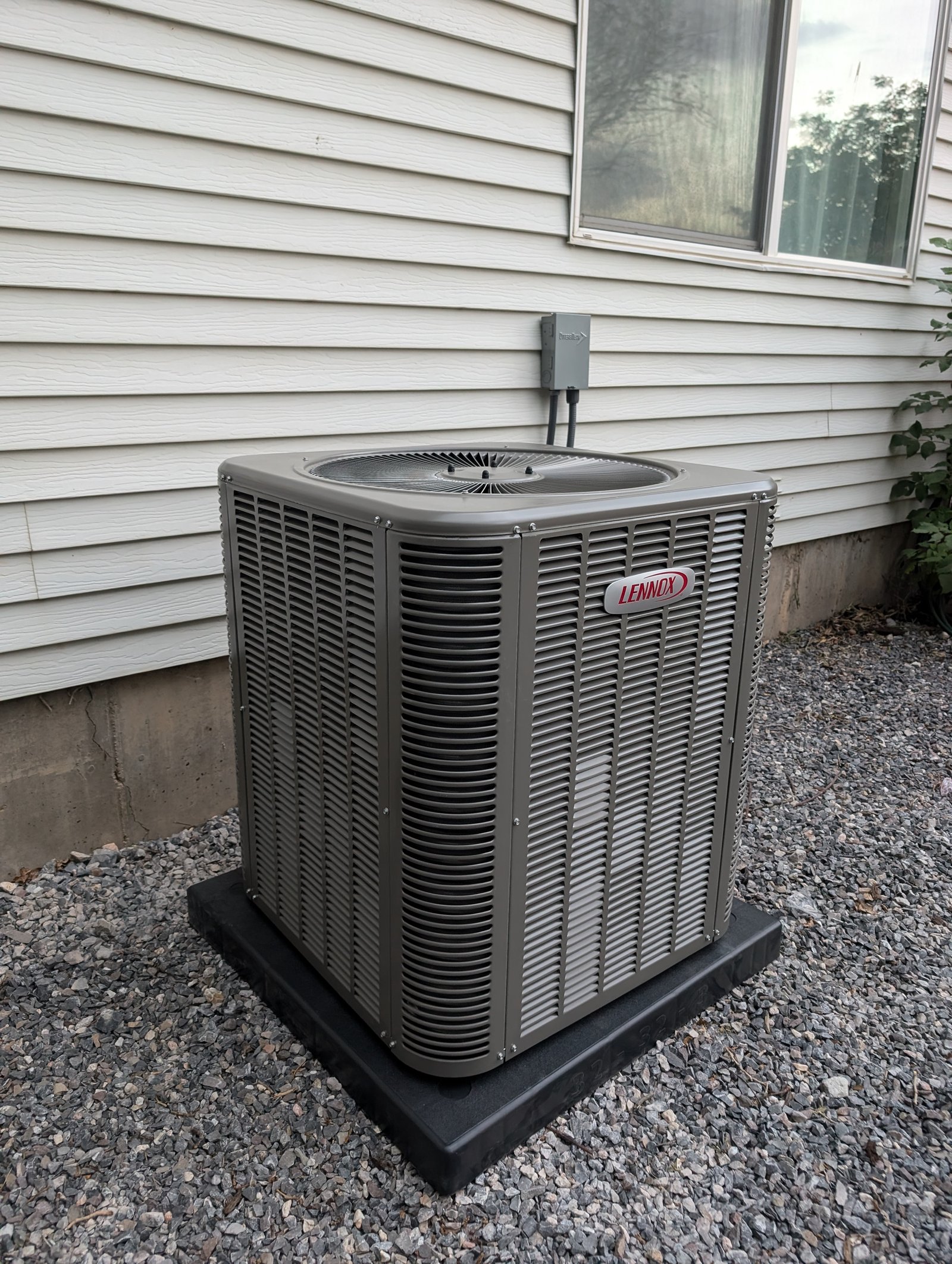 Air conditioning service - Lennox AC unit installed at Salt Lake City home